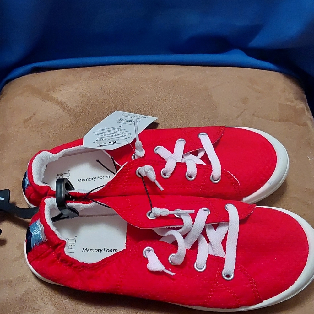 NWT Time and Tru Women's Scrunchback Sneakers Red Size 7